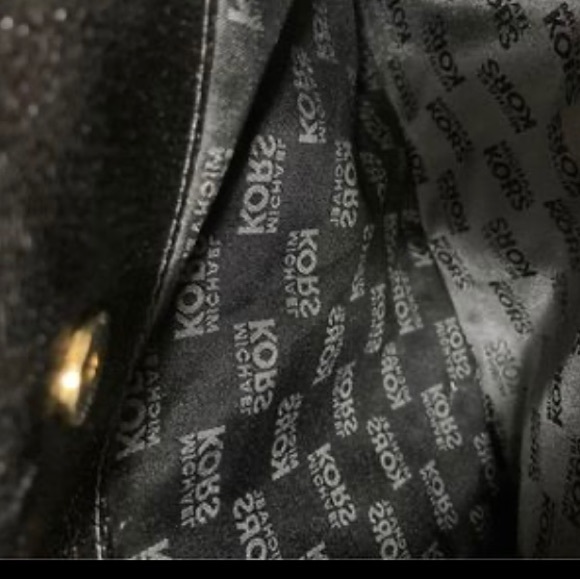 Beautiful Michael Kors bag 12.5”wide 9” tall good condition! - Picture 9 of 11